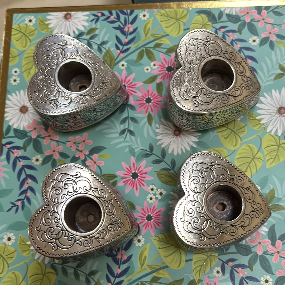 Elegant Silver Heart-Shaped Candle Holders. Sold individually - Picture 6 of 6